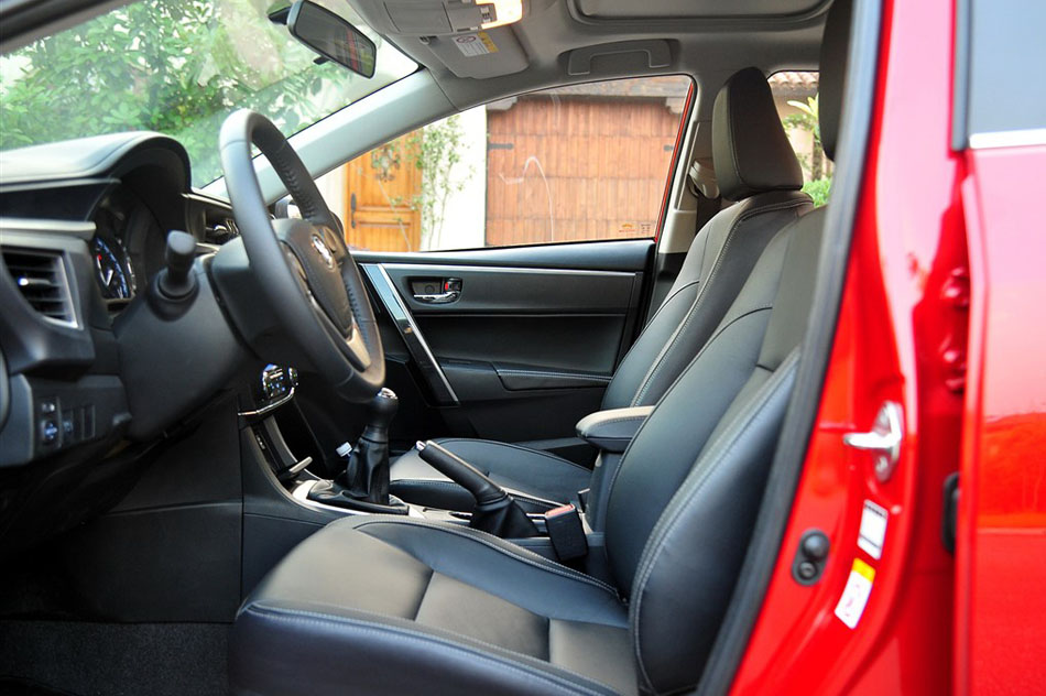 2014款 1.6L 手动GLX-i 座椅空间