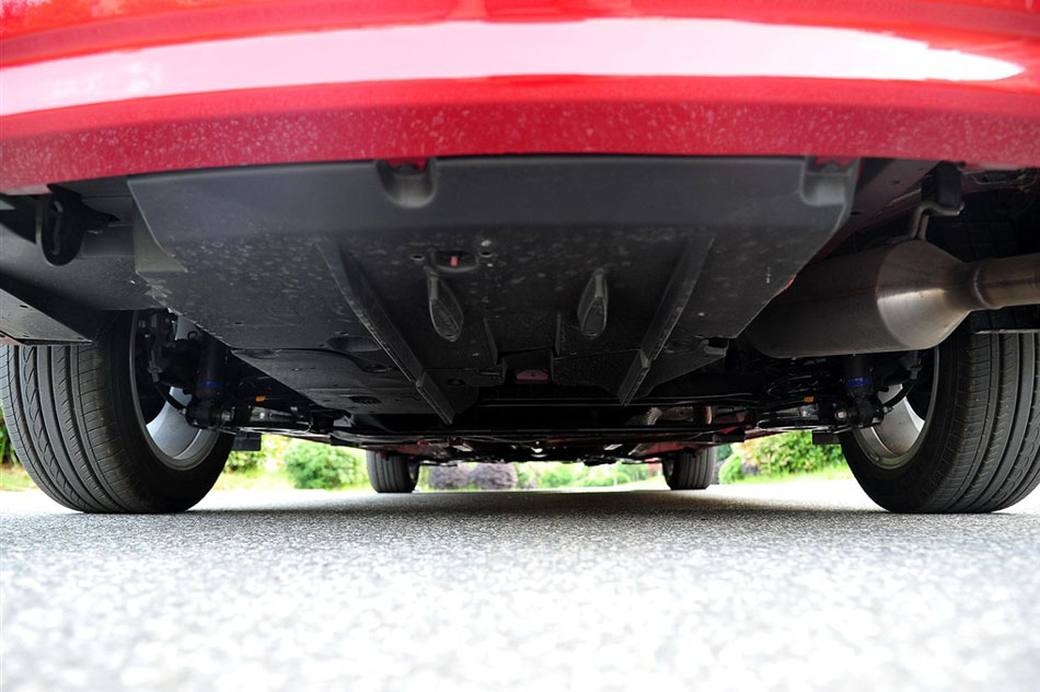 2014款 1.6L 手动GLX-i  引擎底盘