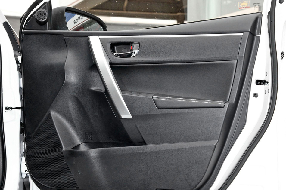 2018款 双擎 1.8L E-CVT智尚版 座椅空间