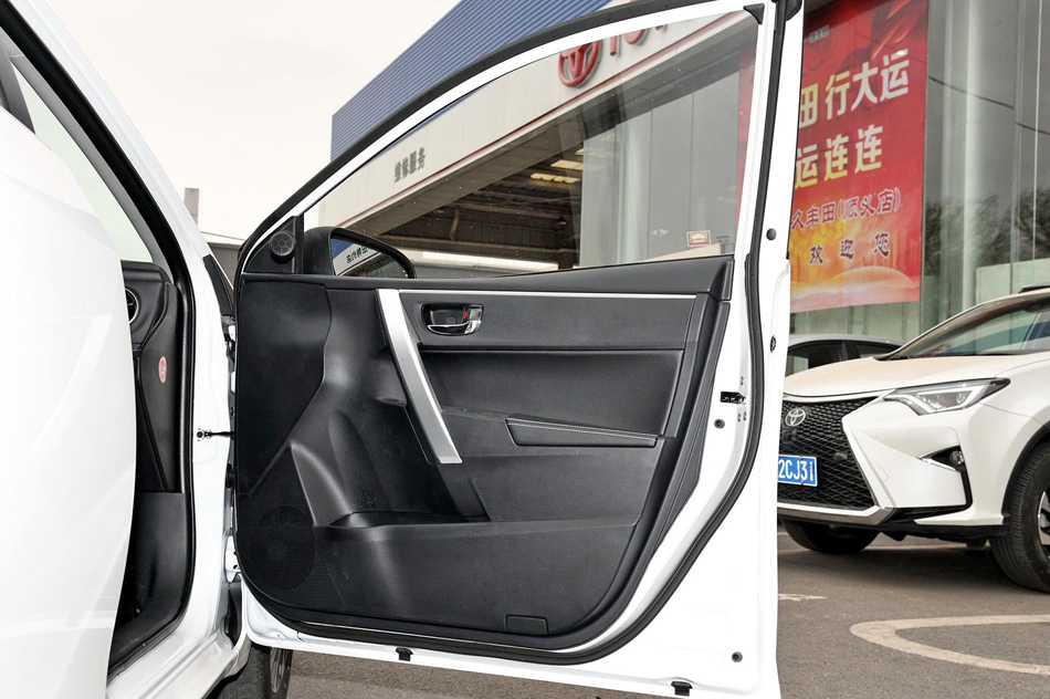 2018款 双擎 1.8L E-CVT智尚版 座椅空间