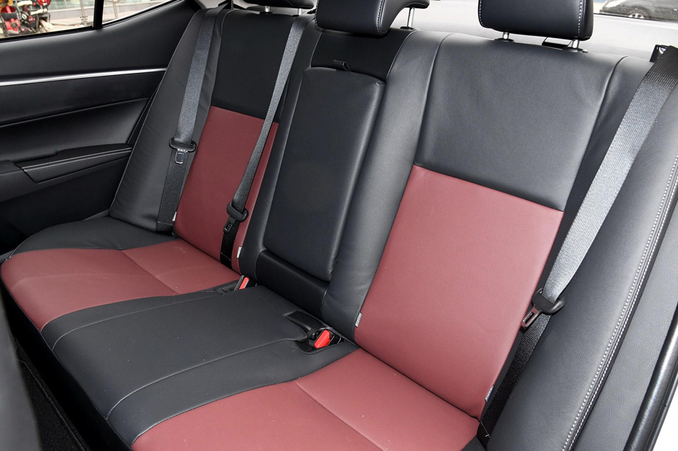 2018款 双擎 1.8L E-CVT智尚版 座椅空间