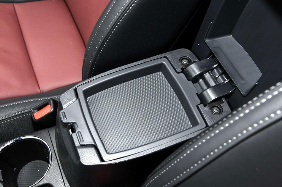 2018款 双擎 1.8L E-CVT智尚版 座椅空间