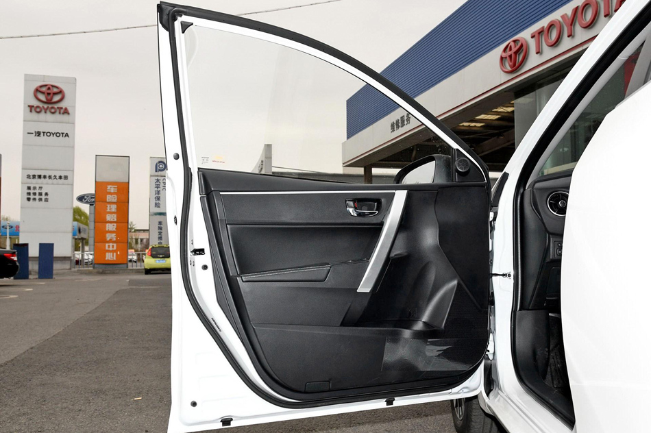 2018款 双擎 1.8L E-CVT智尚版 座椅空间