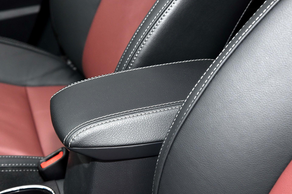 2018款 双擎 1.8L E-CVT智尚版 座椅空间