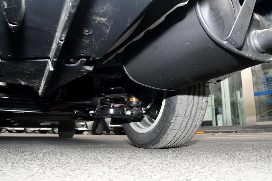 2018款 双擎 1.8L E-CVT智尚版 引擎底盘