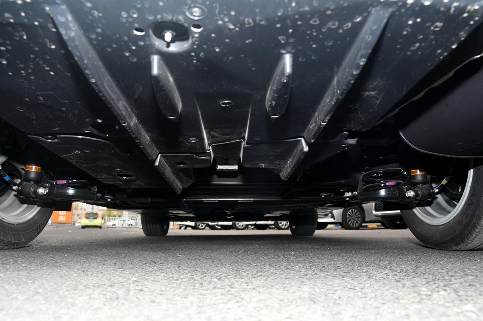 2018款 双擎 1.8L E-CVT智尚版 引擎底盘