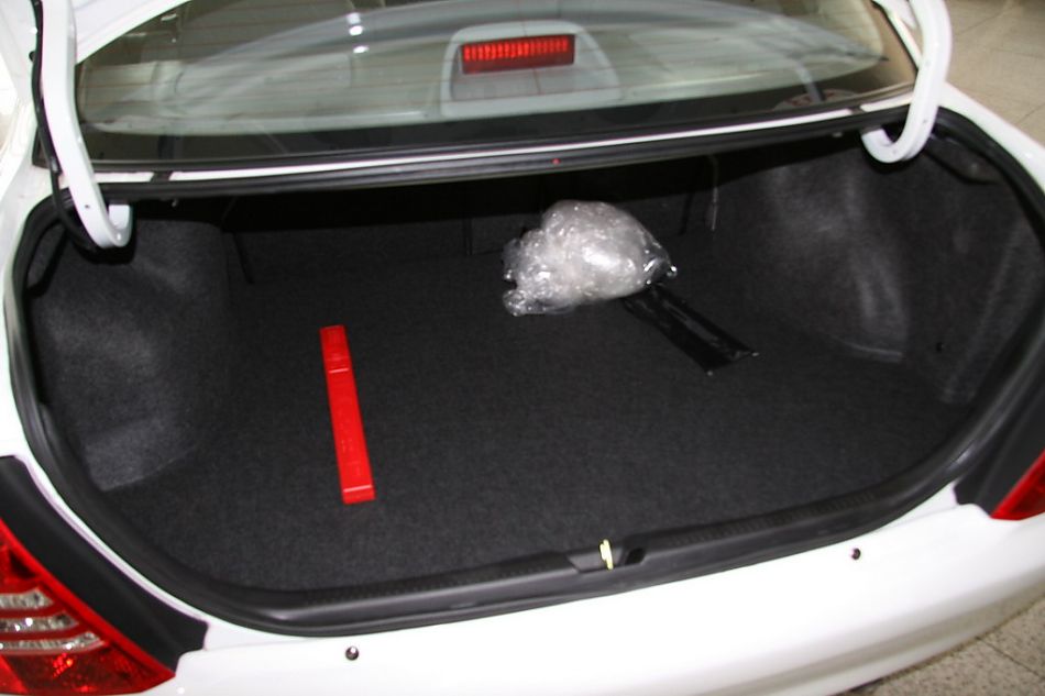 海马汽车海福星后备厢