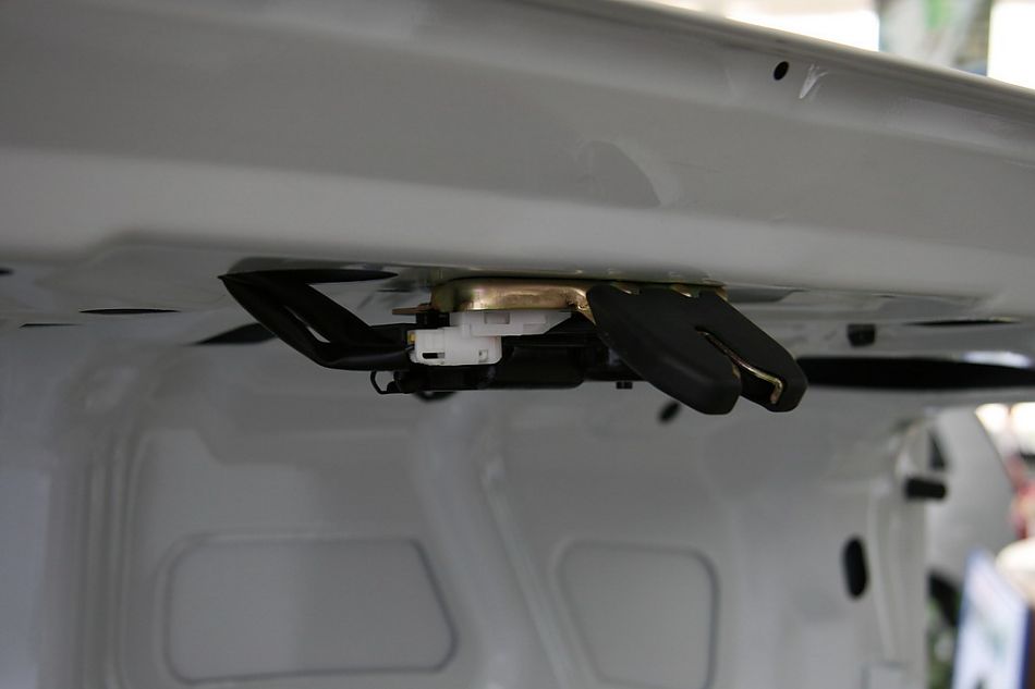 海马汽车海福星后备厢