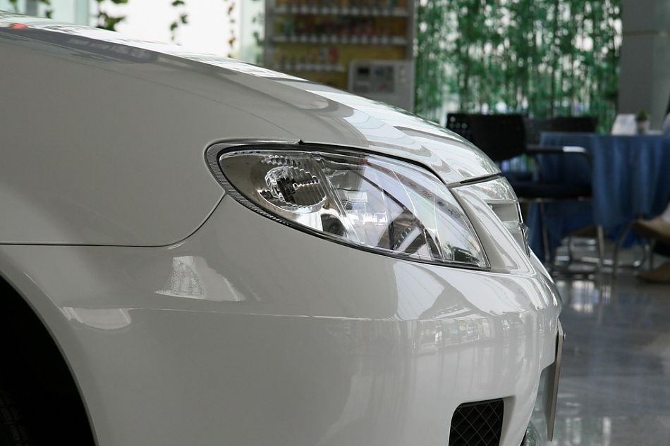 海马汽车海福星前大灯