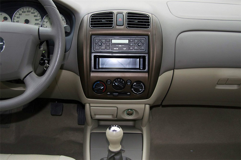 海福星 2012款 1.5L MT 精英型 内饰 