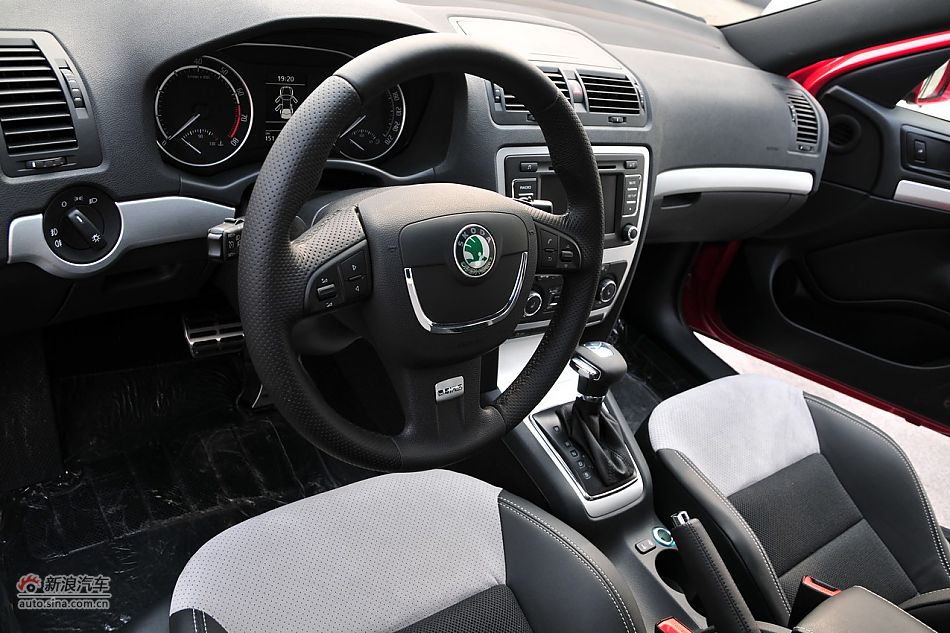 2010款明锐RS 2.0TSI+6DSG