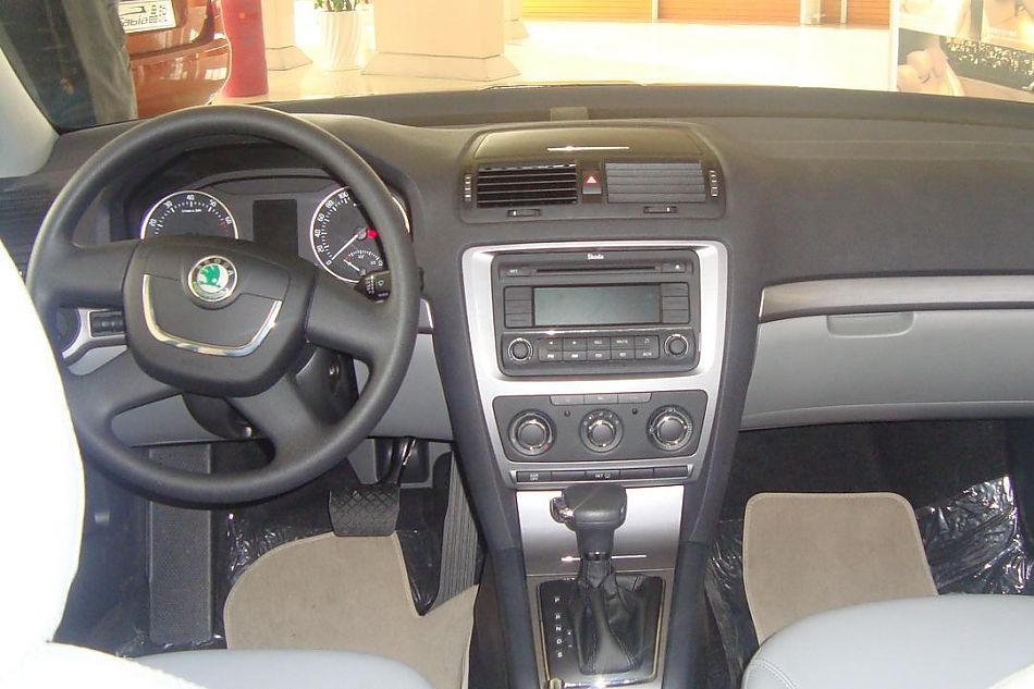 2010款新明锐到店内饰实拍