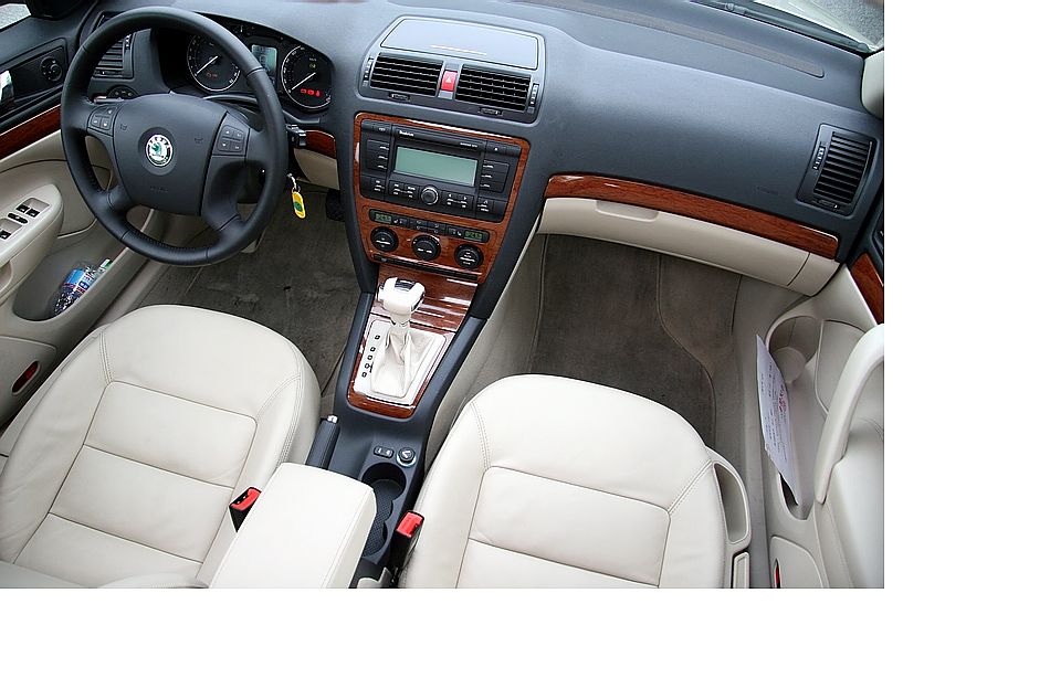 逸尊版内饰图片