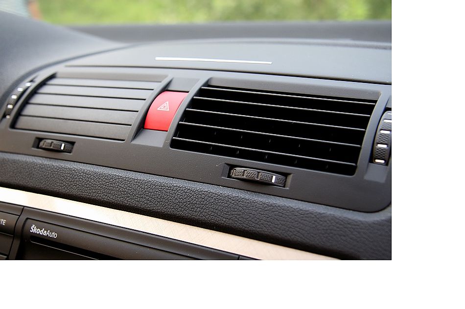 逸仕版内饰图片