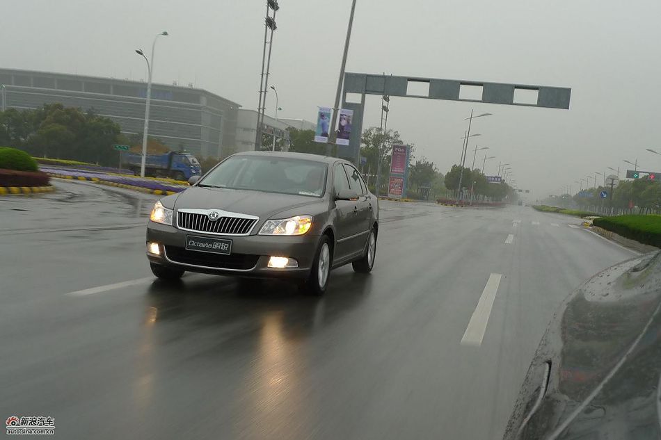 上海大众斯柯达新明锐行驶动态