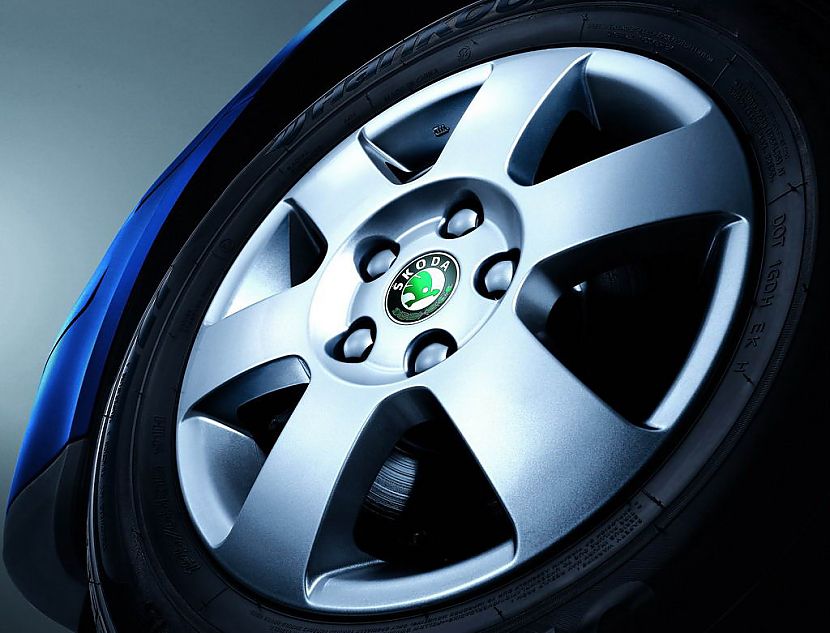 15寸铝合金轮毂 Silica绿色轮胎19565R15