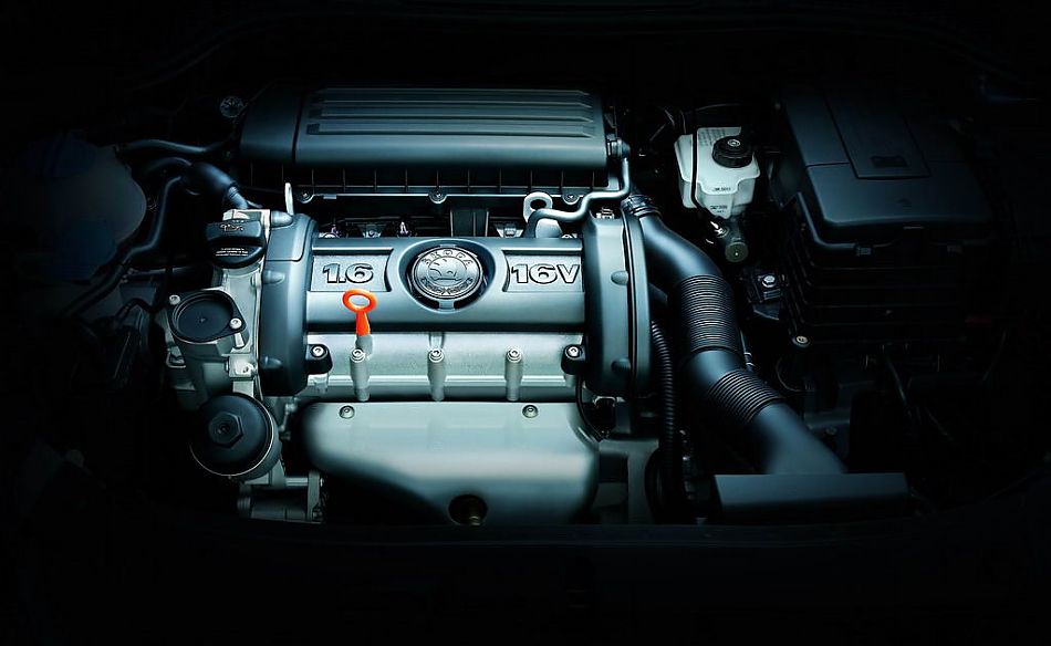 1.6L明锐发动机盖