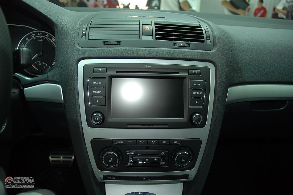 2010款明锐RS内饰