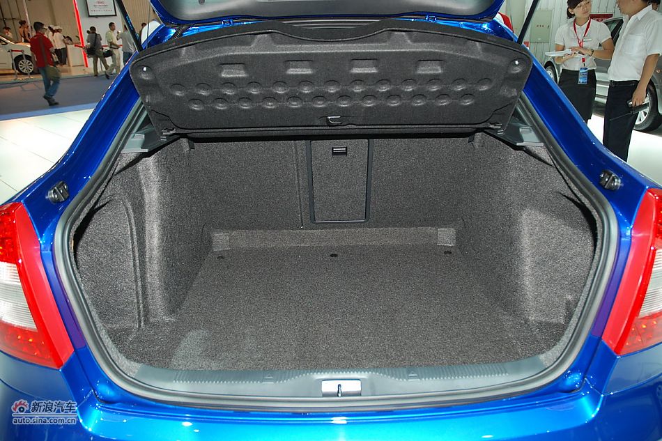 2010款明锐RS后备箱