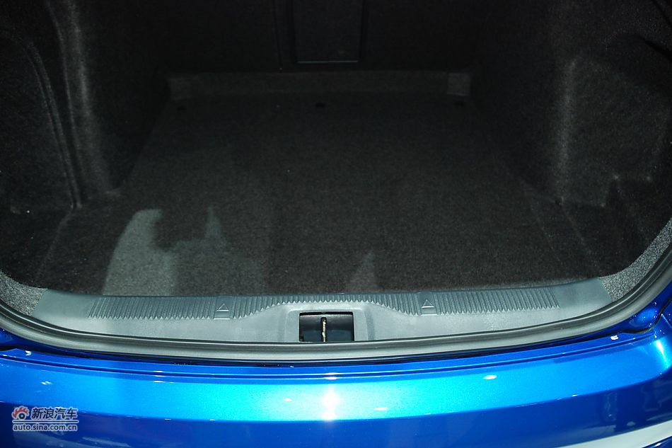 2010款明锐RS后备箱