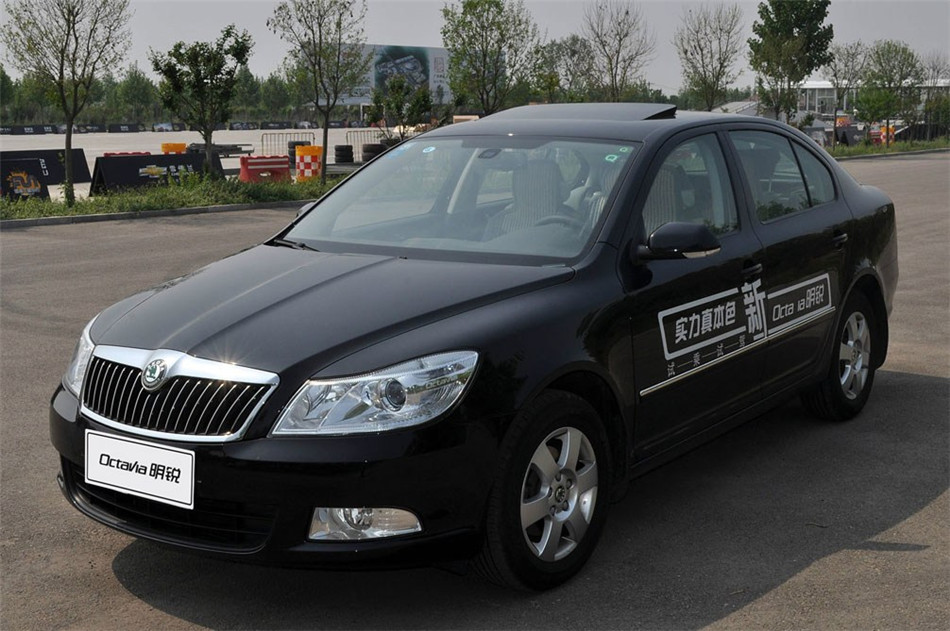 2013款 2.0L MT 逸杰版 外观