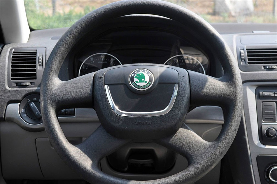 2013款 2.0L MT 逸杰版 内饰