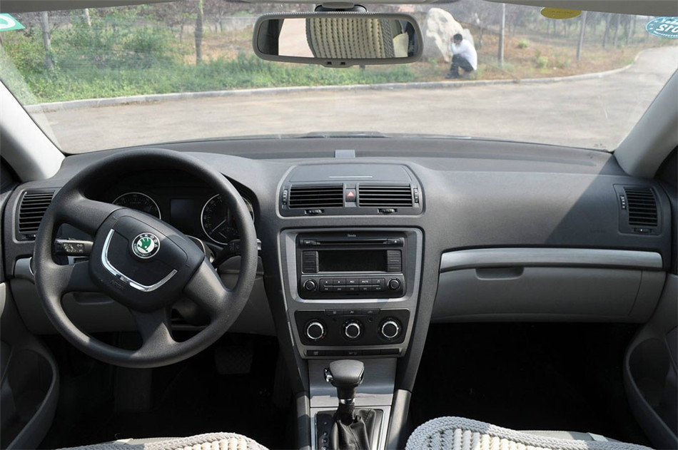 2013款 2.0L MT 逸杰版 内饰