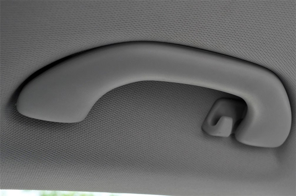 2013款 2.0L MT 逸杰版 座椅空间