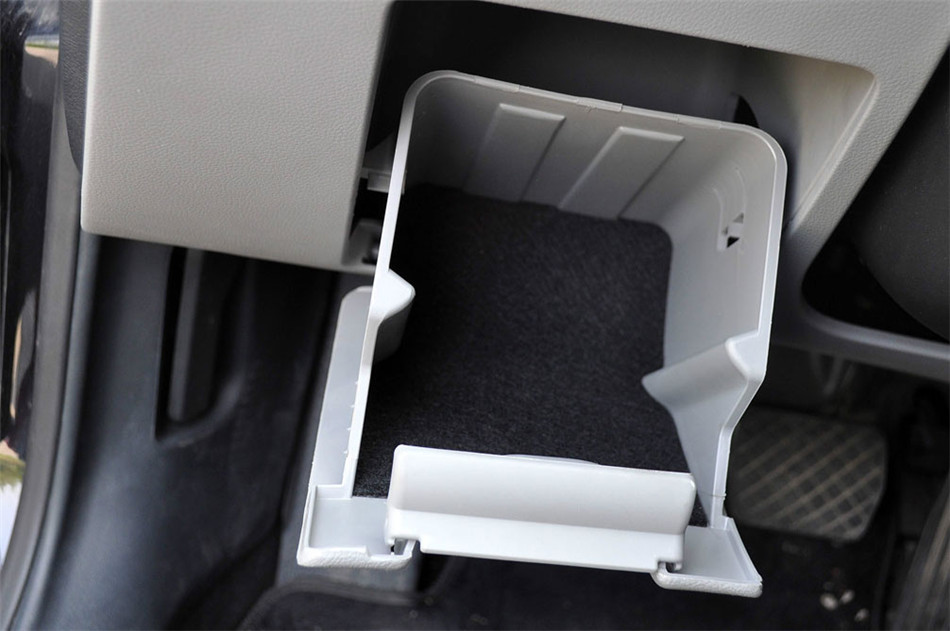 2013款 2.0L MT 逸杰版 座椅空间