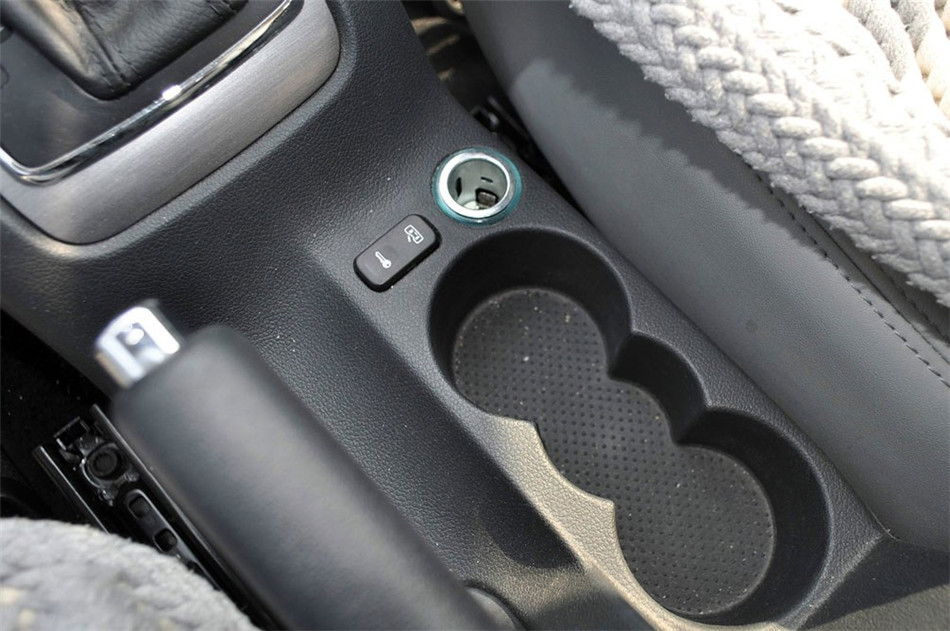 2013款 2.0L MT 逸杰版 座椅空间