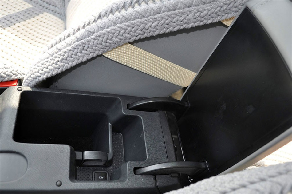 2013款 2.0L MT 逸杰版 座椅空间