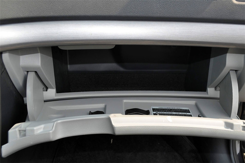 2013款 2.0L MT 逸杰版 座椅空间