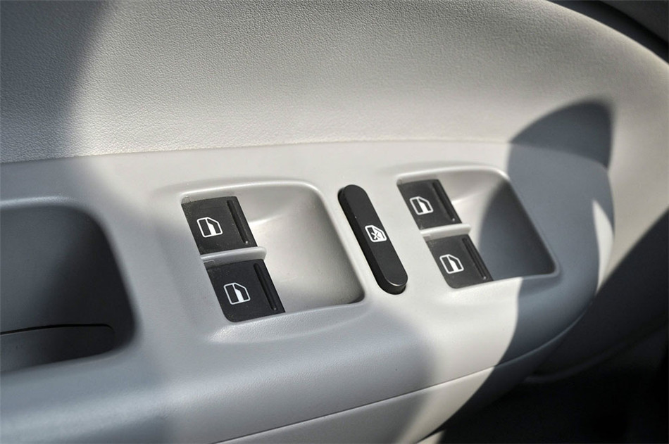 2013款 2.0L MT 逸杰版 座椅空间