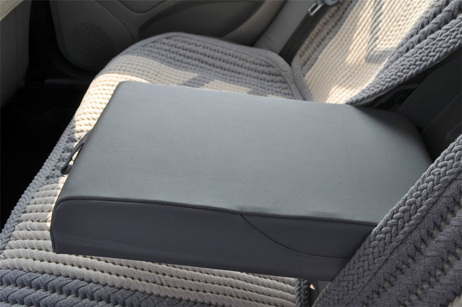 2013款 2.0L MT 逸杰版 座椅空间