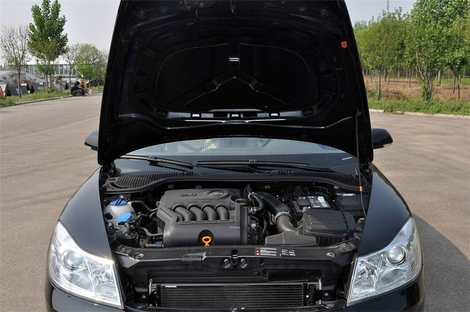 2013款 2.0L MT 逸杰版 引擎底盘