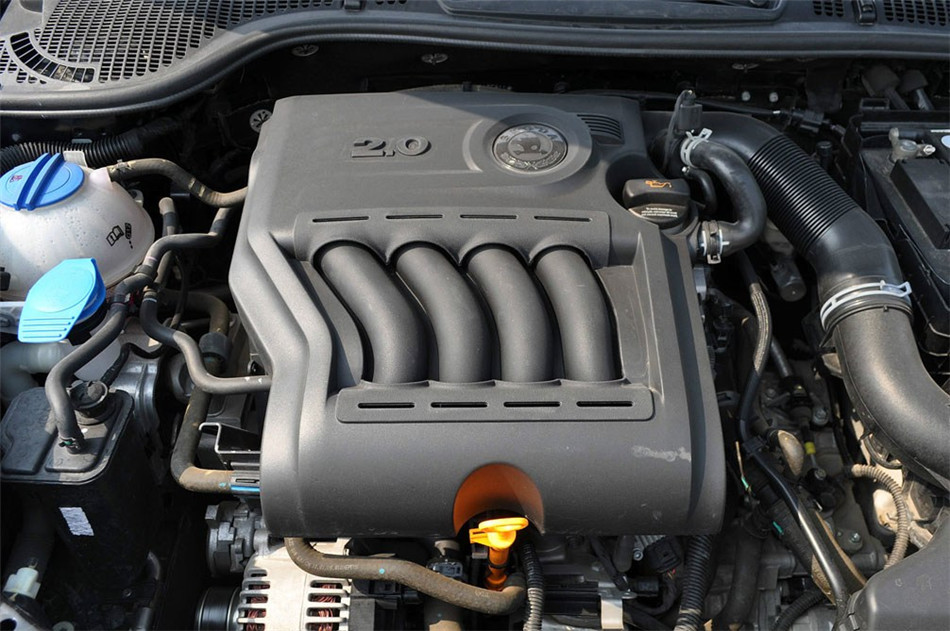 2013款 2.0L MT 逸杰版 引擎底盘