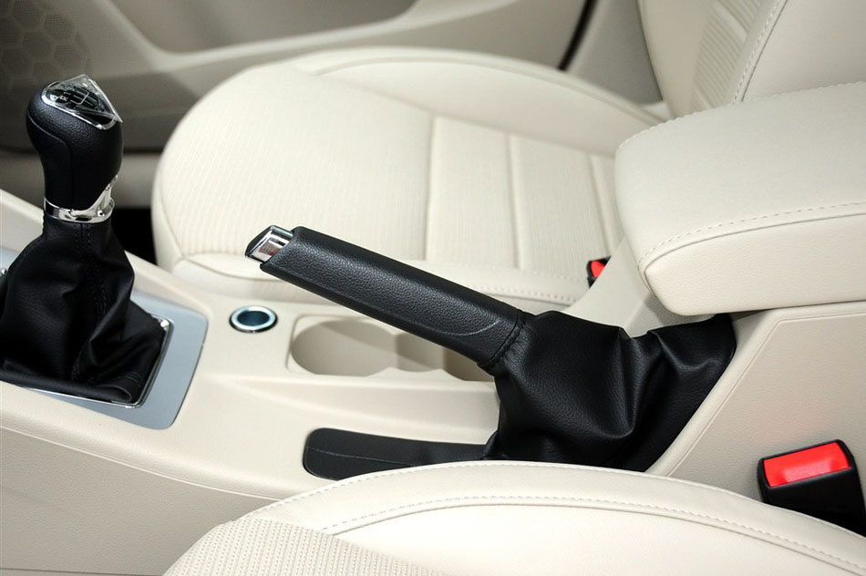 2015款 1.6L 手动逸杰版 内饰