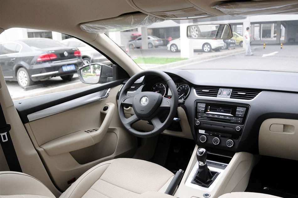 2015款 1.6L 手动逸杰版 内饰