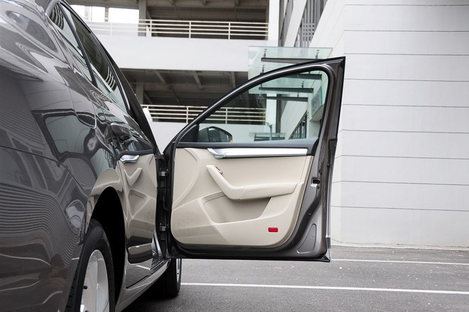 2015款 1.6L 手动逸杰版 座椅空间