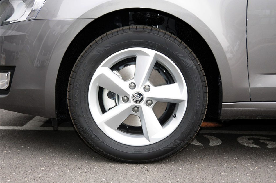 2015款 1.6L 手动逸杰版 其他