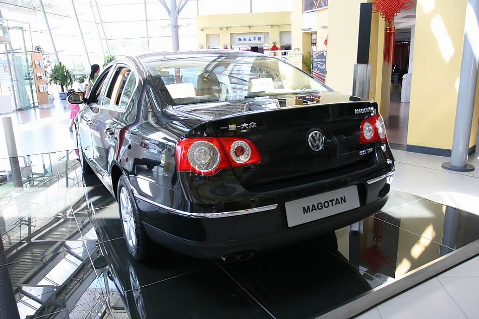 迈腾2.0TSI舒适型手自一体外观