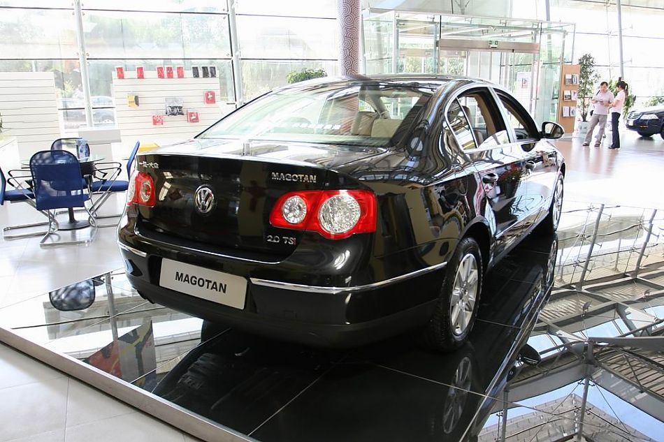 迈腾2.0TSI舒适型手自一体外观