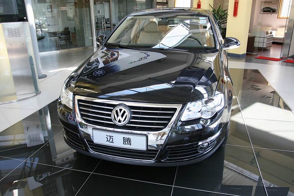 迈腾2.0TSI舒适型手自一体外观