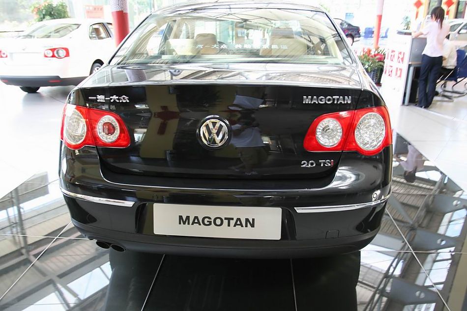 迈腾2.0TSI舒适型手自一体外观