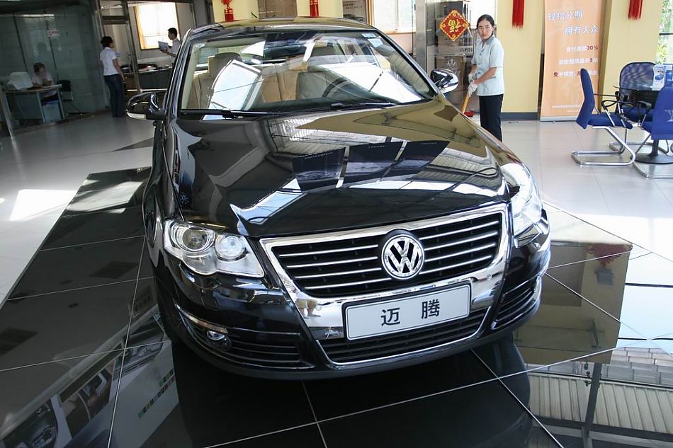 迈腾2.0TSI舒适型手自一体外观