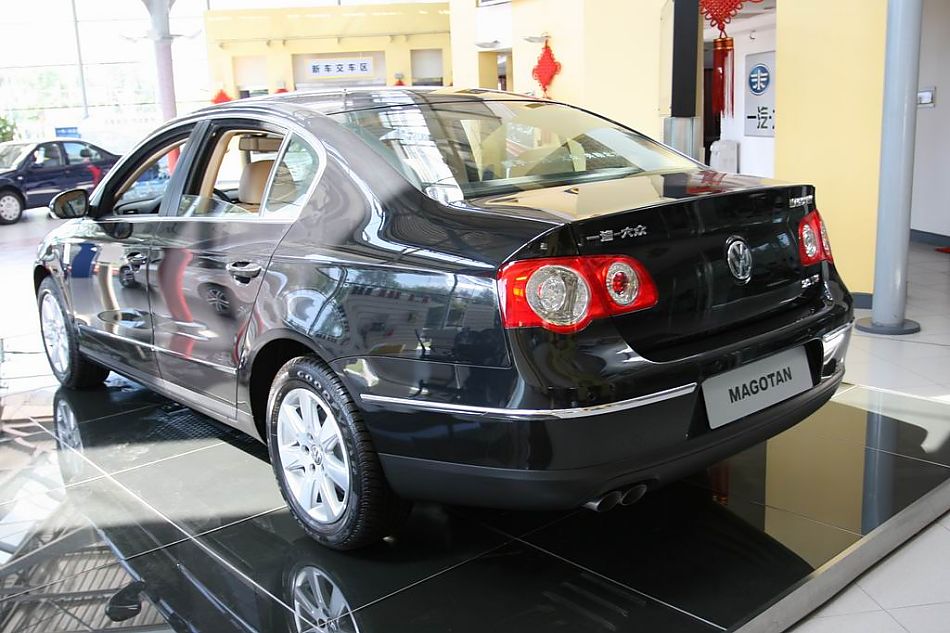 迈腾2.0TSI舒适型手自一体外观