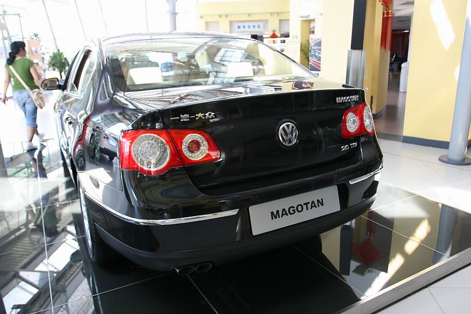 迈腾2.0TSI舒适型手自一体外观