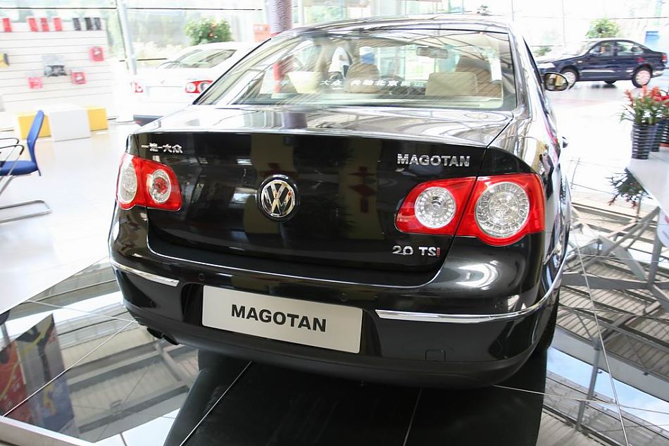 迈腾2.0TSI舒适型手自一体外观