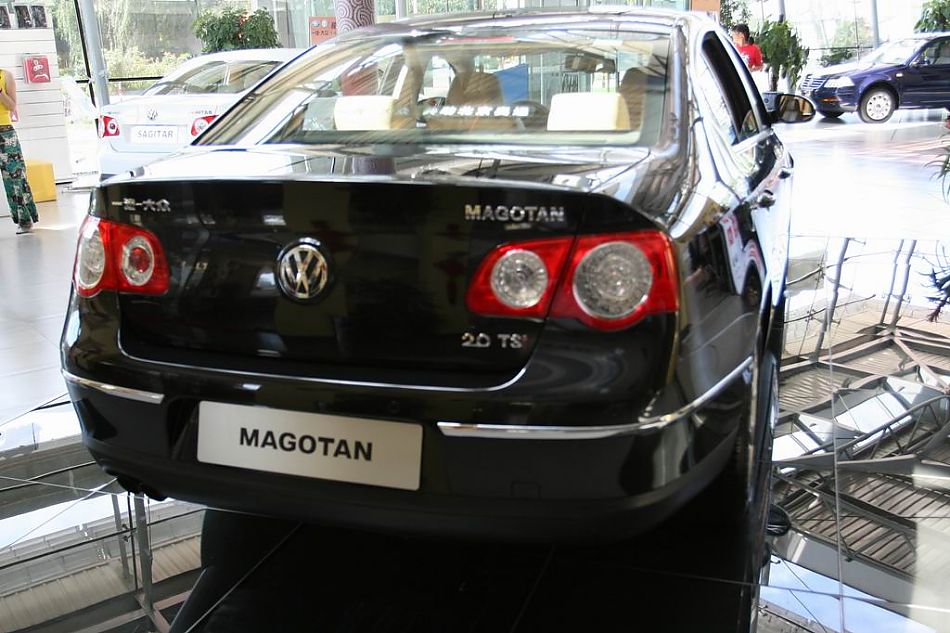 迈腾2.0TSI舒适型手自一体外观