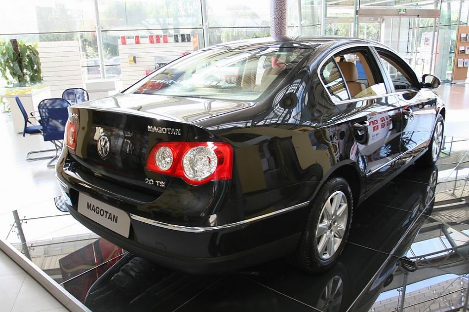 迈腾2.0TSI舒适型手自一体外观